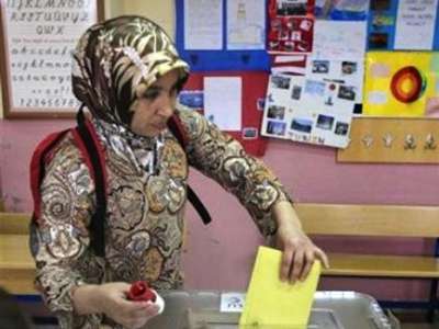 فتح مراكز الانتخابات البرلمانية أمام الأتراك.. وحزب أردوغان الأوفر حظاً