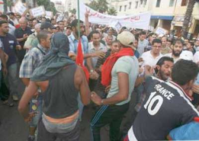 البلطجية يحتلون شوارع وميادين المغرب لمواجهة متظاهري 20 فبراير