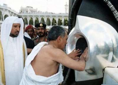صالح يعتزم زيارة مكة لأداء العمرة