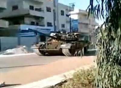دبابات الجيش السوري تنتشر في دمشق