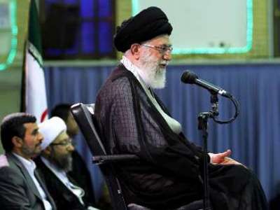 خامنئي يرى الاحتجاجات في البحرين حقيقية وفي سوريا انحرافاً