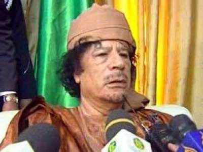 معمر القذافي : أضع نفسي اليوم تحت حماية وتصرف الشعب الليبي