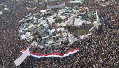 ''المهدى المنتظر'' يظهر في التحرير.. والمتظاهرون يطردونه