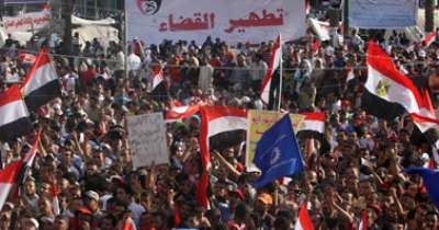 توافد الآلاف على ميدان التحرير استعداداً لـ"مليونية الكفن"