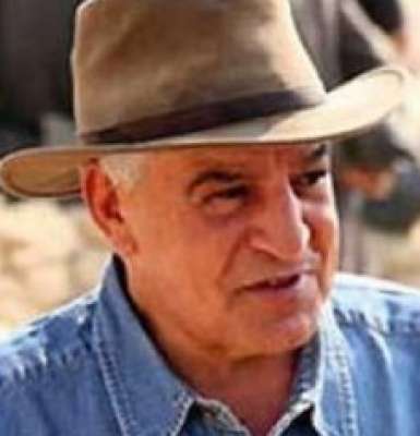 بالفيديو.. الاعتداء على زاهي حواس داخل تاكسي