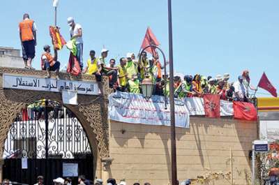 عاطلون عن العمل يحتلون مقر حزب الاستقلال في الرباط