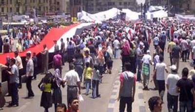 متظاهرو التحرير يهتفون: اعتصام اعتصام.. هاتوا حسني للإعدام