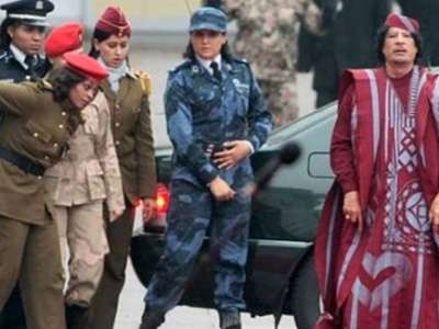 حارسات القذافي الحسناوات: 400 "شهر زاد" حول القذافي يختفين بانقضاء ليلته الأخيرة في باب العزيزية