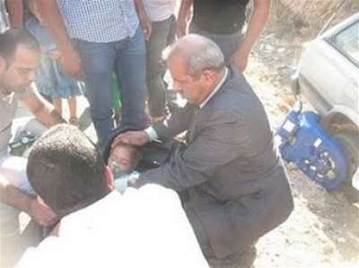 عزمي الشيوخي ينقذ عائلة مستوطنين من حادث سير شرق بيت لحم
