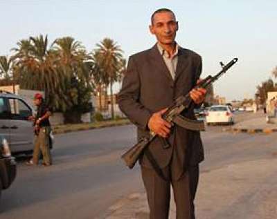قصة الضابط الليبي "محمد المدهون" انشق وثار على العقيد