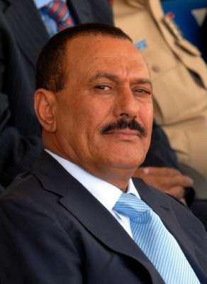على عبد الله صالح يدعو إلى انتخابات مبكرة ويؤكد التزامه بنقل السلطة