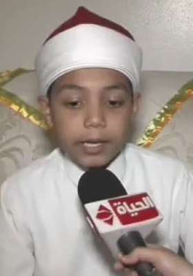 طفل يحفظ القرآن الكريم و11 الف حديث نبوي خلال 130 يوما فقط!!