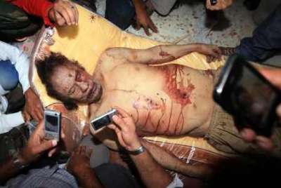 "ذي تايمز" تصف لحظة بلحظة كيف قتل "القذافي"