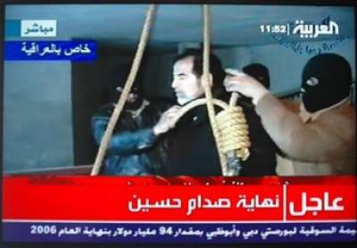 خفايا اعدام صدام: قيّدوه من رجليه فرد عليهم وكيف ساصعد الآن منصة الإعدام؟