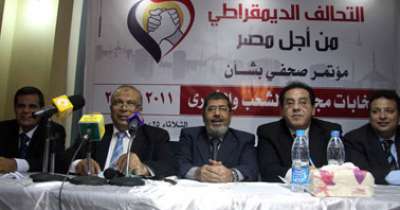 الإخوان تستبدل "الإسلام هو الحل" بـ "نحمل الخير لمصر" بالانتخابات