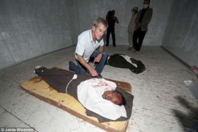 صور معمر القذافي قبل دفنه