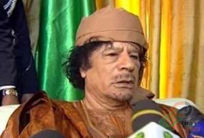 كاتب ليبي: بعد نشر خبر الطيور تحلق على قبر القذافي لكشفه .. قتل وإبادة للطيور الليبية