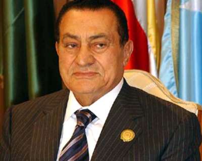 حسني مبارك توفي فجرا .. القاهرة صامتة و قيادات عسكرية تستنفر