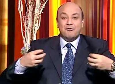 عمرو أديب متزوج من ثلاثة نساء ولديه كافيهات تقدم الخمور والجنس و أبنه متهم بقضية جنسية