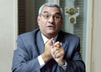 نائب مصري:جلسة الثلاثاء ستكون "عاصفة".. وقد يجد الجنزوري ما لا يحمد عقباه