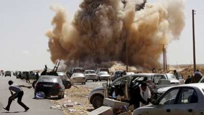 اشتباكات مسلحة بين قوات الثوار وكتائب القذافي علي حدود النيجر وطائرات الناتوعلى أهبة الإستعداد للتدخل