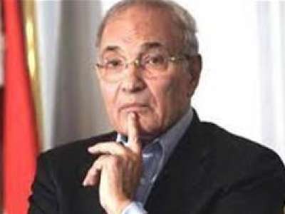 التلفزيون المصري يعلن انسحاب "شفيق والشاطر" لصالح عمر سليمان .. الشاطر ينفي ويهدد بملاحقة مروجي الاشاعات .. فيديو