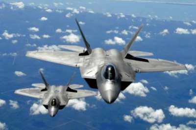 الجيش الأمريكي ينشر احدث مقاتلاته "F-22" في قاعدة إماراتية
