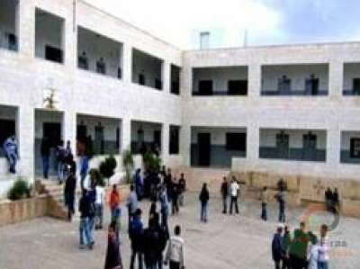 الاحتلال يسلم إخطارا بوقف العمل في مدرسة في مسافر يطا
