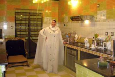 الجزائرية الشابة خيرة: سأبني مسجدا لله... واعتزالي الغناء أعاد لي أبنائي