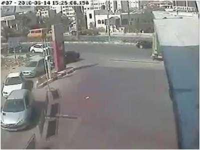حادث سير غريب في رام الله .. فيديو