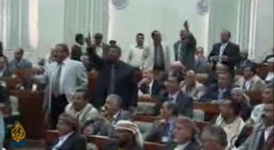 رئيس الحكومة اليمنية"باسندورة" والعراقية "علاوي" ينفعلان بشدة ! .. فيديو