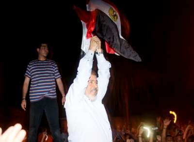 مرسي يحتفل بفوزه مع أنصاره في ميدان التحرير