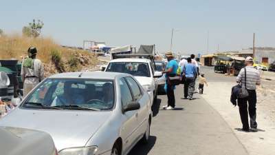 أطفال صغار على حاجز جبارة..ومستقبل مجهول