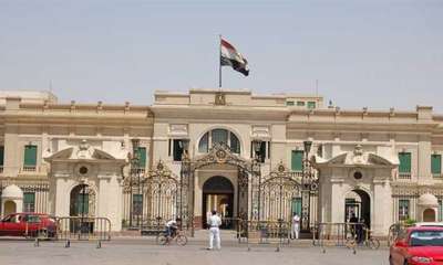 مدير إداري سابق بالرئاسة يكشف خفايا القصر وقوة سوزان مبارك