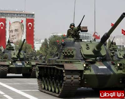 تركيا تحشد عسكرياً عند الحدود مع سوريا