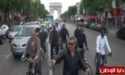 فيديو- الوليد بن طلال يتجول في شوارع باريس بـ"الدراجة"