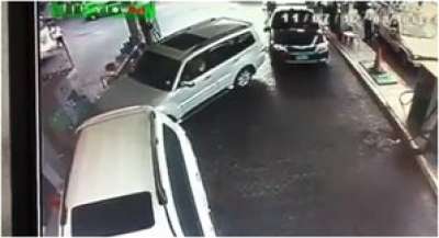 بالفيديو.. حادث غريب في محطة وقود في دبي