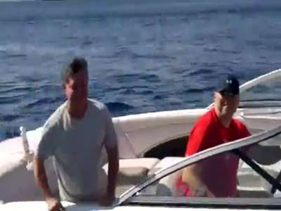 ملك الأردن يفاجئ صيادًا في ميناء العقبة ..فيديو
