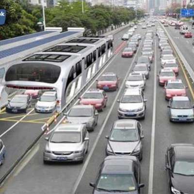 فى الصين أخترعوا اتوبيس مفرغ يعنى بيمشى من فوق العربيات