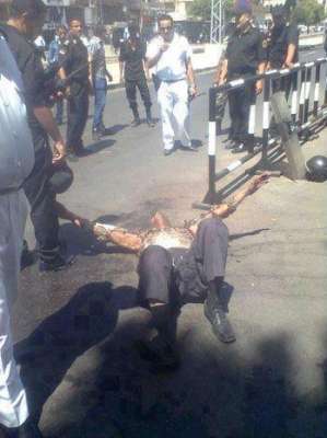 مصري يشعل النار في نفسه أمام قصر الرئاسة..صورة