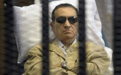 مبارك يضرب عن العلاج والطعام