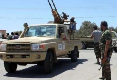 ليبيا : البلاد بين سندان فلول القذافي في الشرق ومطرقة المتطرفين في الغرب