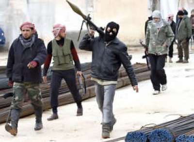 الثوار السوريون يتناحرون على السلاح مع وصول شحنات كبيرة من ليبيا