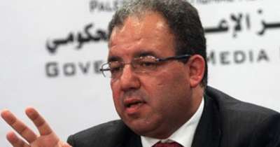 رئيس سلطة النقد د. جهاد الوزير يتابع فتح صرافات البنوك بغزة بعد نشر مناشدة بدنيا الوطن