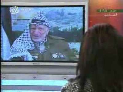 فيديو نادر للرئيس الراحل .. كيف رد عرفات على الإعلامية اللبنانية ماريا معلوف بعد استفزازه على الهواء مباشرة