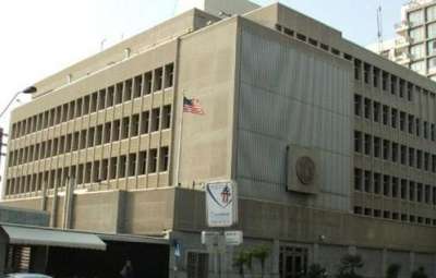 مجهول يحاول طعن حارس على بوابة السفارة الأمريكية في تل أبيب