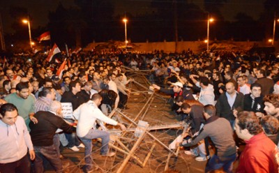 مصر:النيابة تؤكد سقوط 7 قتلى بعيارات نارية في مواجهات الاتحادية