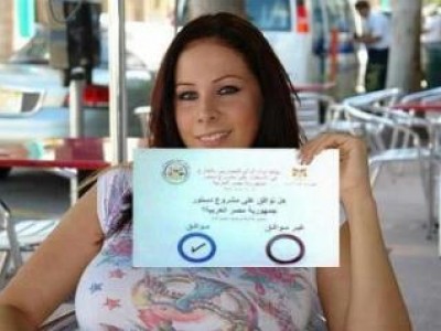 ممثلة أفلام اباحية امريكية تقول للدستور المصري "نعم"..حسب صفحات الاخوان!
