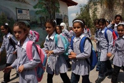 غزة:تضارب انباء حول تعطيل المدارس الحكومية والوكالة