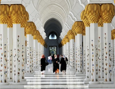 جامع الشيخ زايد الكبير ضمن أهم ستة عشر وجهة سياحية عالمية.. وفي صدارة الوجهات الأكثر جذباً للزوار في أبوظبي
